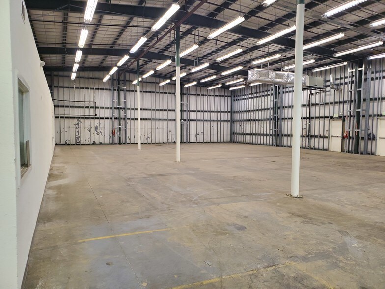 More Photos Of 5300 Ulmerton Rd, Clearwater Industrial For Lease