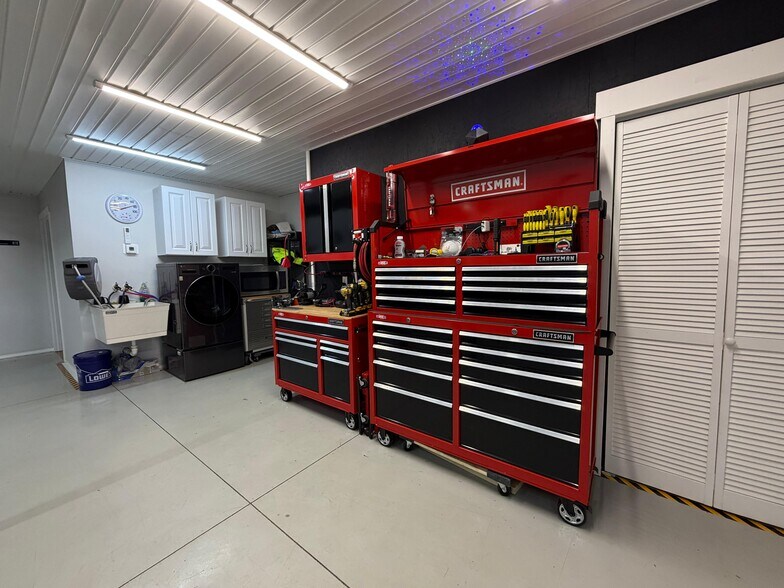 More Photos Of 1409 Lockheed Dr, Bismarck Warehouse For Sale