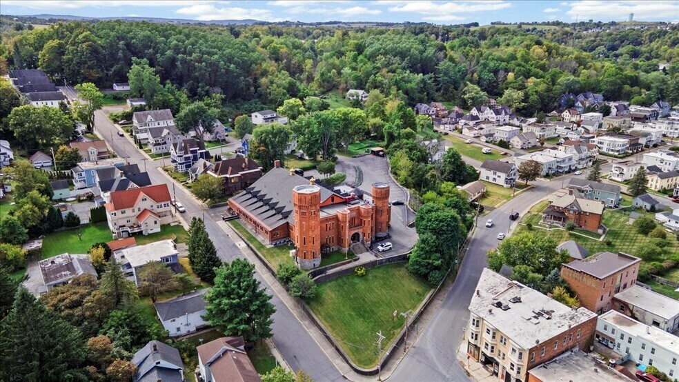 More Photos Of 49 Florida Ave, Amsterdam Hospitality For Sale