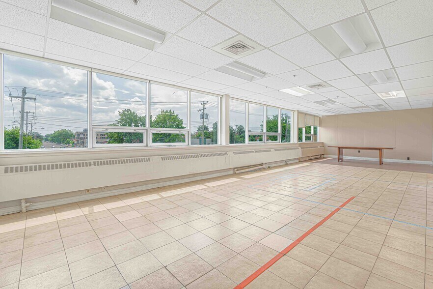 More Photos Of 9145 Rue Boivin, Montréal Light Manufacturing For Sale