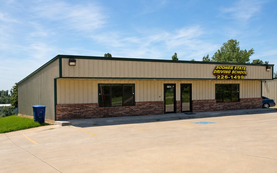 Primary Photo Of 17480 NE 23rd St, Choctaw General Retail For Lease