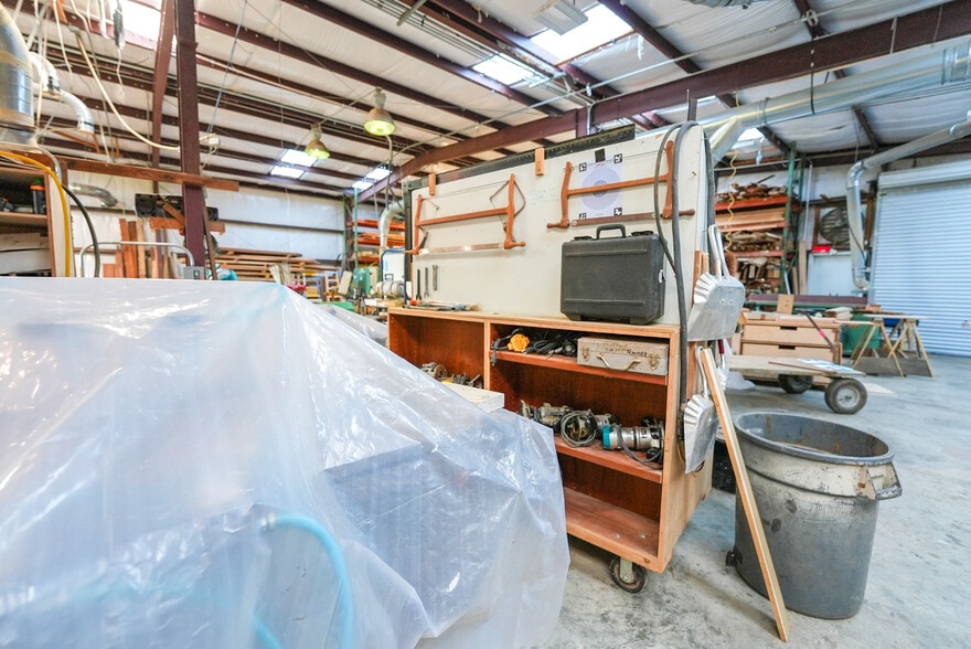 More Photos Of 7800 County Road 24, Fairhope Showroom For Sale