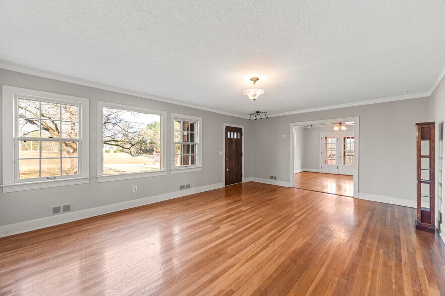 More Photos Of 1348 3rd St SE, Cullman Office For Sale