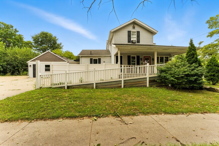 More Photos Of 502 W State St, Hastings Freestanding For Sale