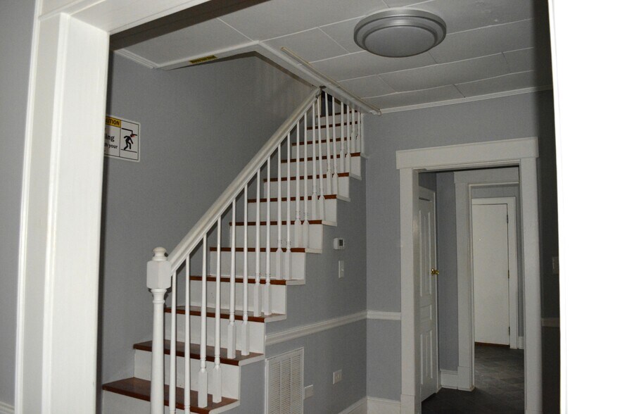 More Photos Of 579 West St, Pittsboro Office For Lease