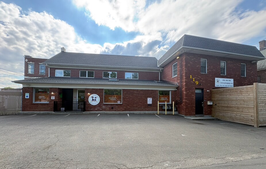 Primary Photo Of 119 Research Dr, Stamford Freestanding For Lease