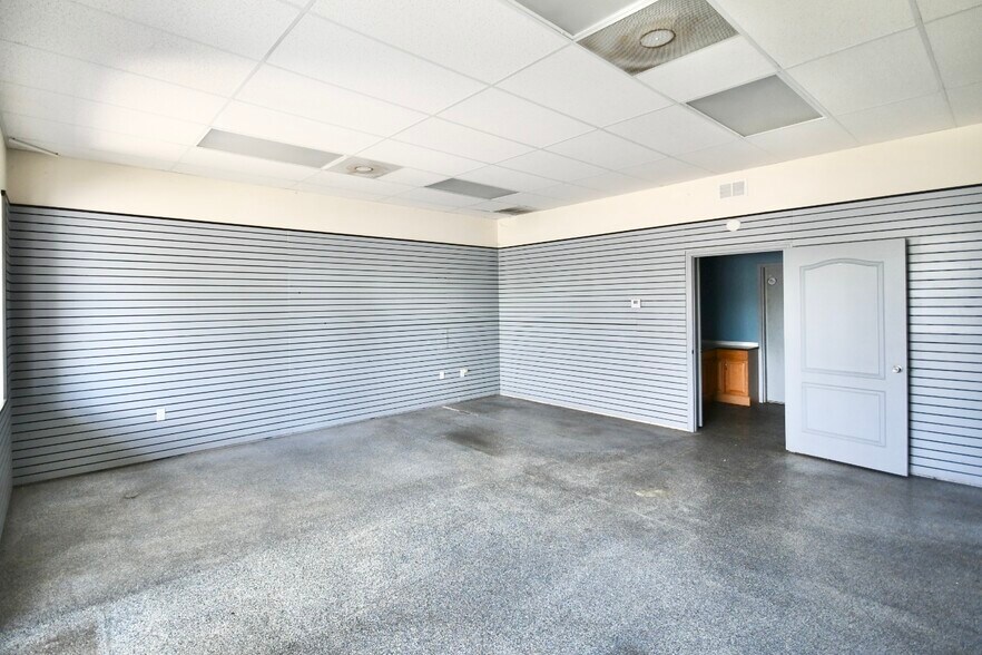 More Photos Of 17218 Toledo Blade Blvd, Port Charlotte Unknown For Lease