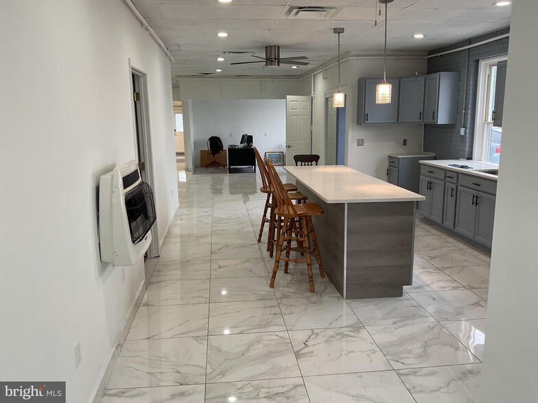 More Photos Of 1880 W Market St, York Storefront Retail Office For Sale