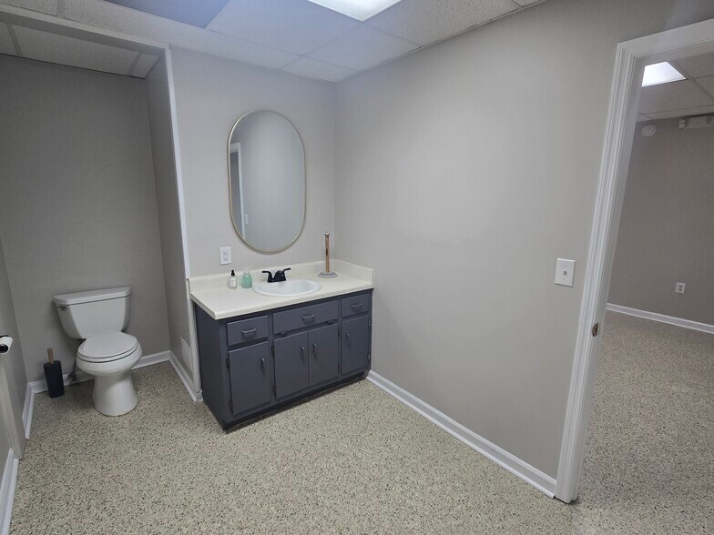 More Photos Of 127 S Water Ave, Gallatin Office Residential For Lease