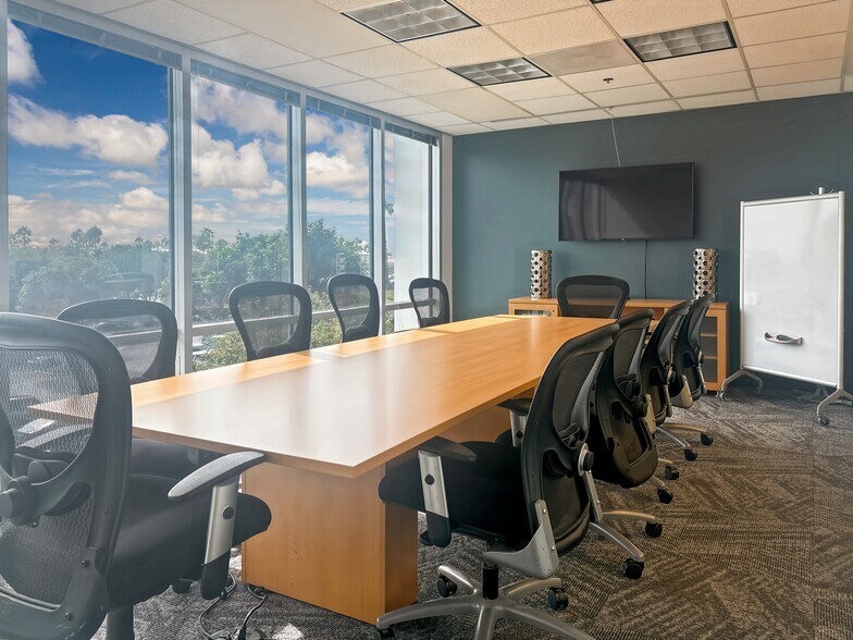 More Photos Of 701 Palomar Airport Rd, Carlsbad Coworking Space