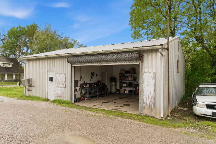More Photos Of 1525 E Florida St, Springfield Auto Repair For Sale