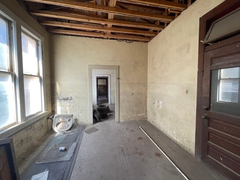 More Photos Of , Laredo General Retail For Sale