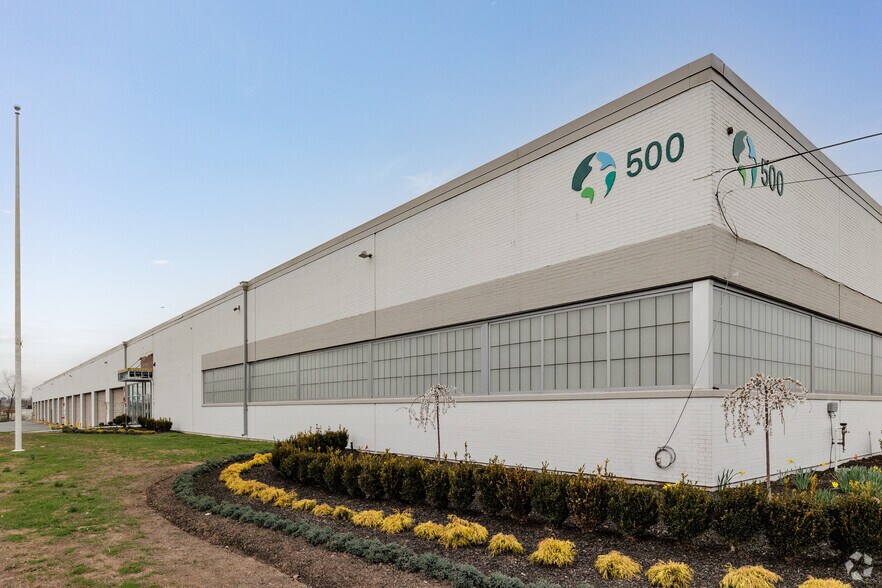 More Photos Of 525 Dell Rd, Carlstadt Unknown For Lease