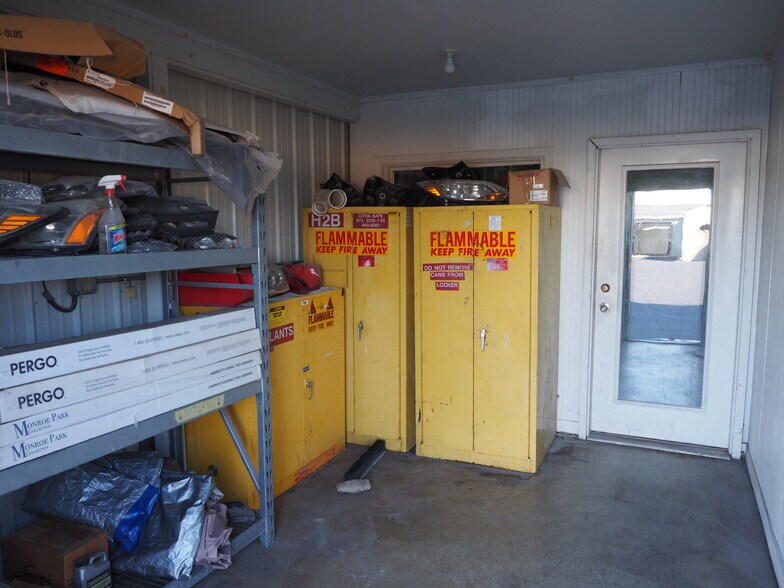 More Photos Of 9430 N Karen Dr, Mooresville Light Distribution For Lease