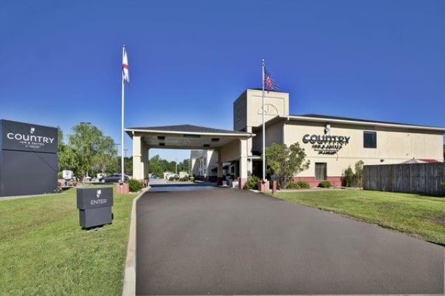 More Photos Of 120 Highway 21 S, Monroeville Hotel For Sale