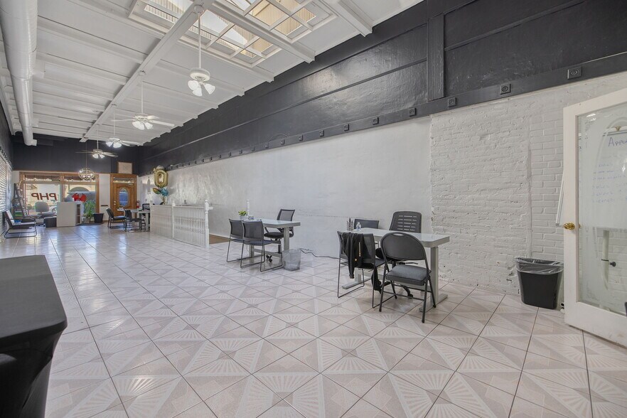 More Photos Of 143 E Tulare Ave, Tulare Storefront For Sale