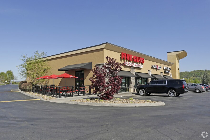 More Photos Of 7531-7569 Barnett Way, Powell General Retail For Lease