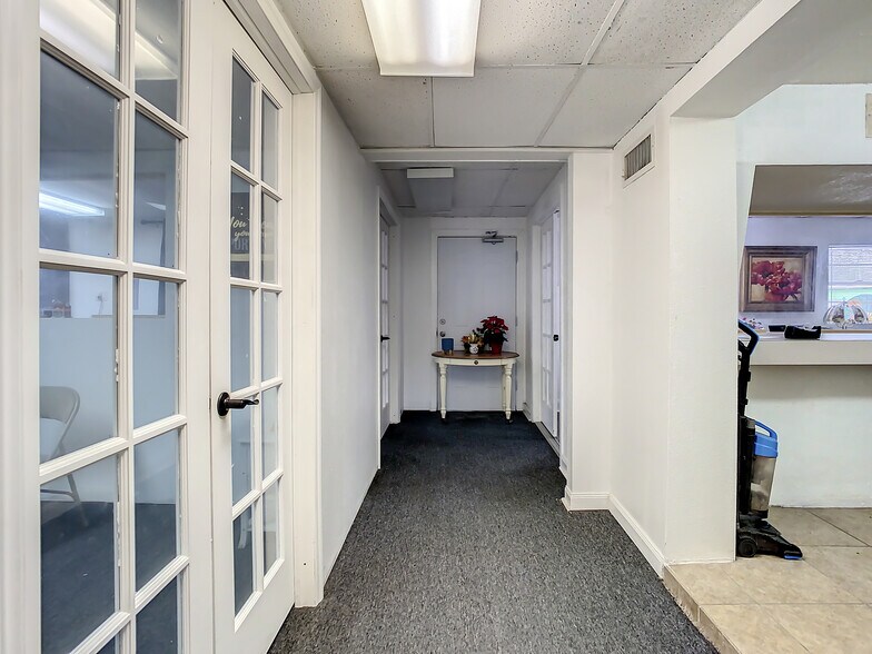 More Photos Of 315 Magnolia Ave, Auburndale Office Residential For Lease