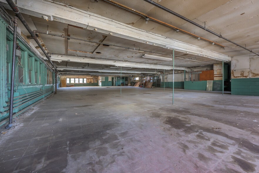 More Photos Of 515 Columbia St, Hudson Warehouse For Sale