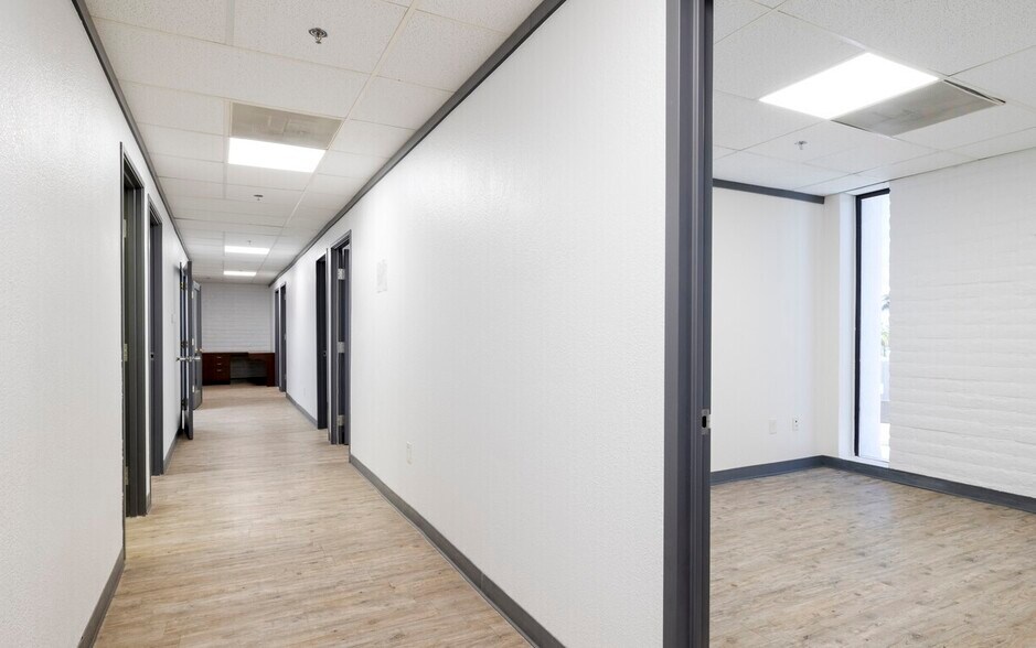 More Photos Of 5060 N 19th Ave, Phoenix Office For Sale