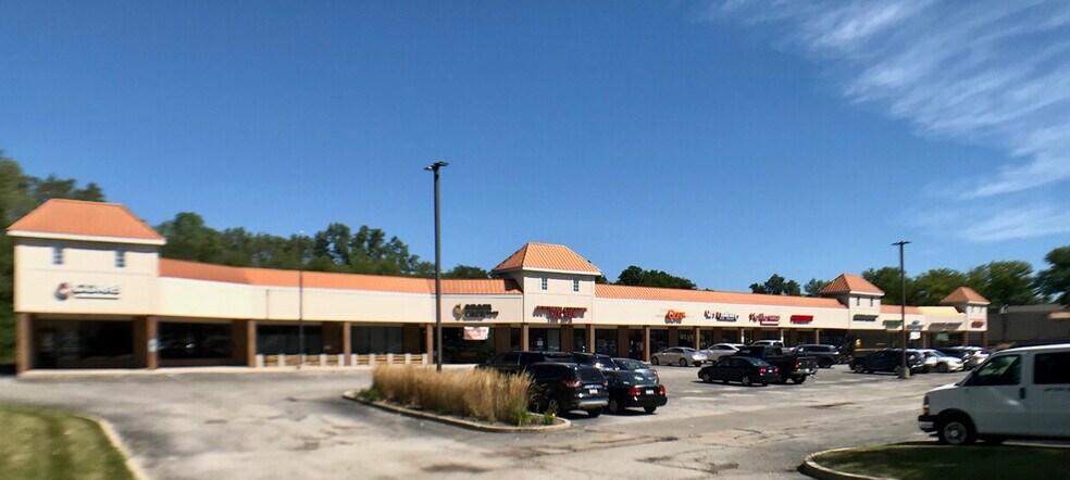 More Photos Of 312-326 Peterson Rd, Libertyville Unknown For Lease