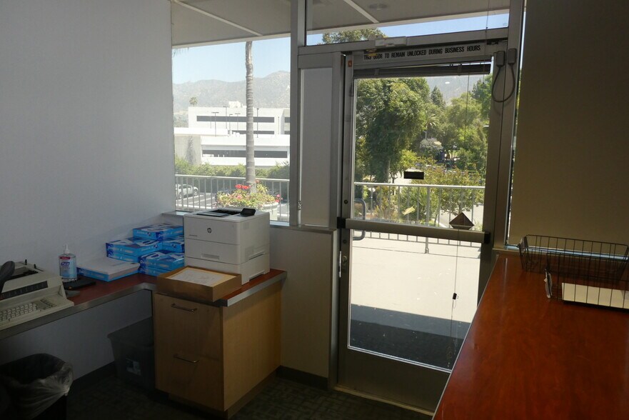 More Photos Of 6100-6120 San Fernando Rd, Glendale Office For Sale
