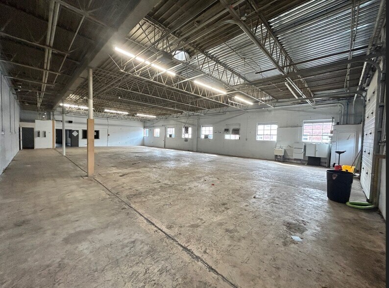 More Photos Of 1385 Akron St, Copiague Light Manufacturing For Sale