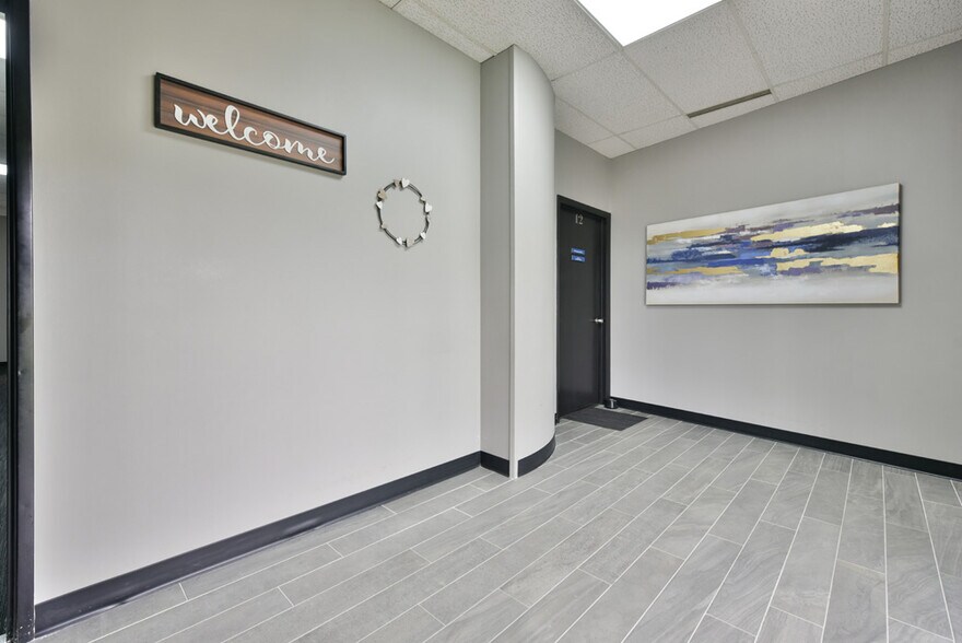 More Photos Of 12305-12309 Gold St, Omaha Medical For Lease