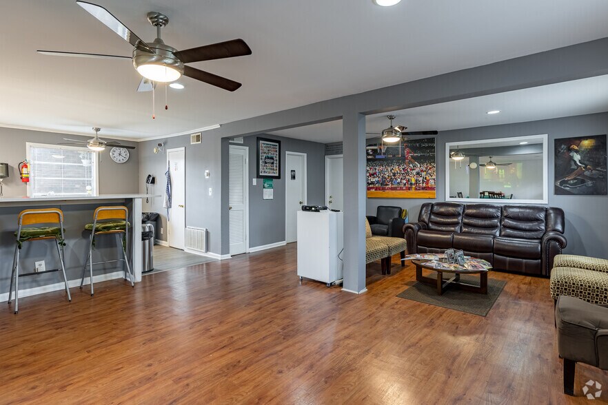 More Photos Of 1988 Plaza Ln SW, Atlanta Apartments For Sale