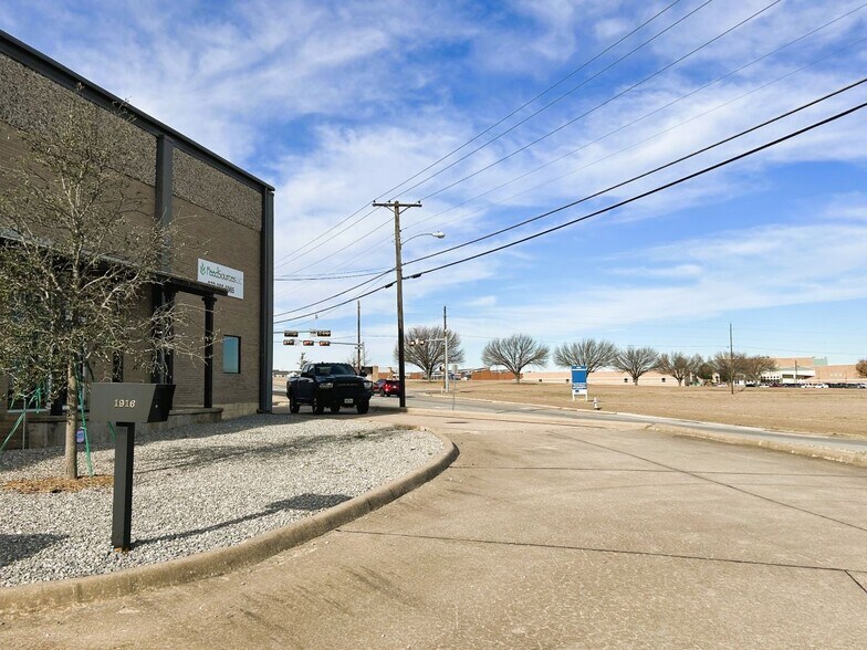 More Photos Of 1916 Gallagher Dr, Sherman Warehouse For Sale