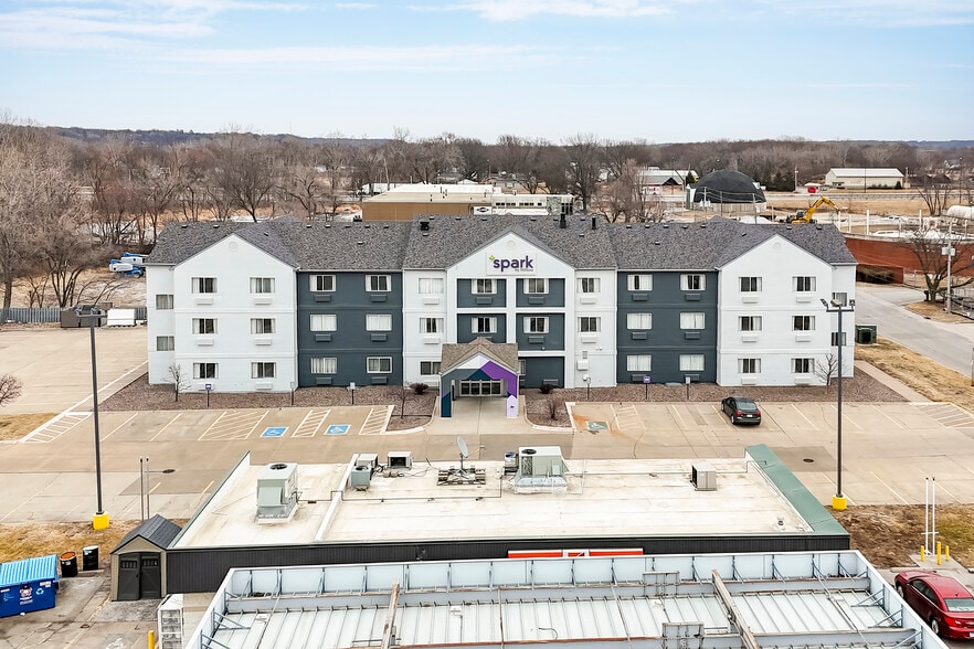 More Photos Of 2705 48th Ave, Moline Hotel For Sale