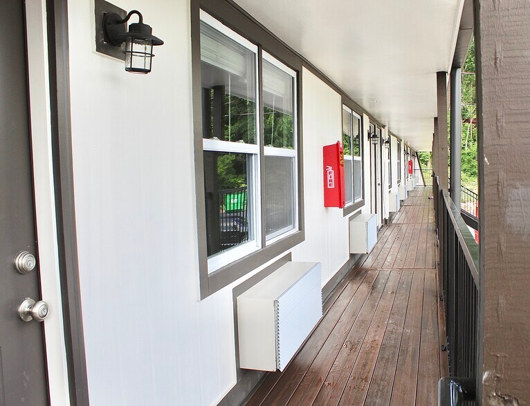 More Photos Of 5519 Highway 153, Hixson Storefront Retail Office For Sale