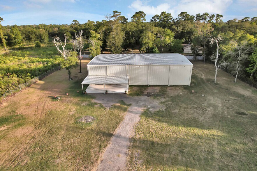 More Photos Of 16326 Bear Bayou Dr, Channelview Flex For Sale