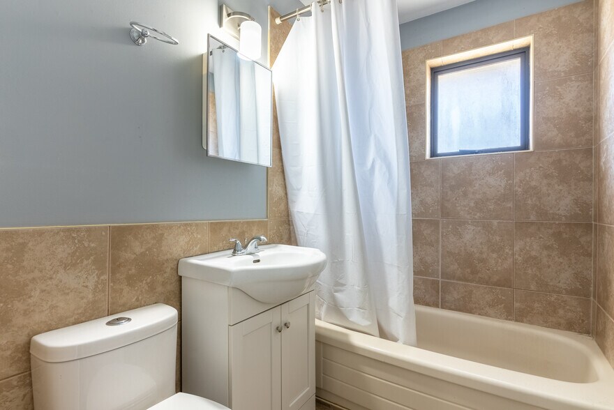 More Photos Of 1801 Chapman St, Merritt Apartments For Sale