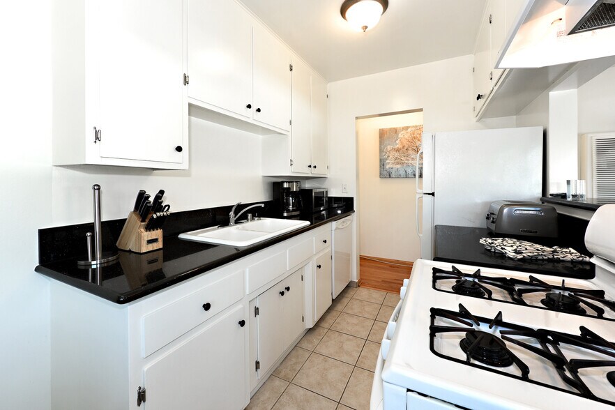 More Photos Of 3743 Mclaughlin Ave, Los Angeles Apartments For Sale