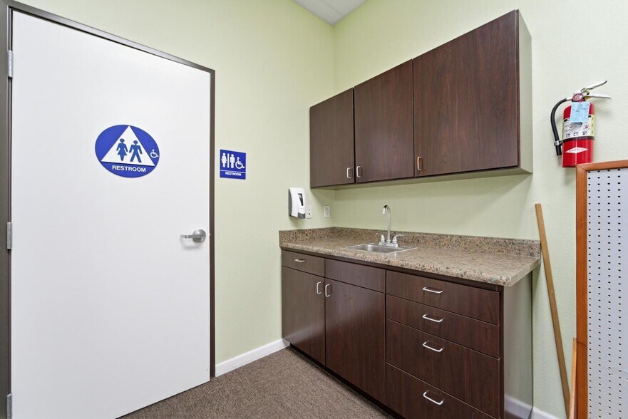 More Photos Of 1465 Tharp Rd, Yuba City General Retail For Lease