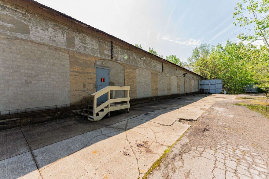 More Photos Of 311 Rose Ave, Marion Warehouse For Sale