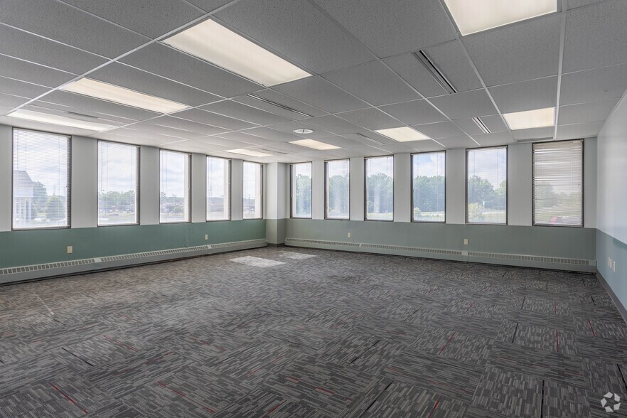 More Photos Of 35350 Curtis Blvd, Eastlake Medical For Lease