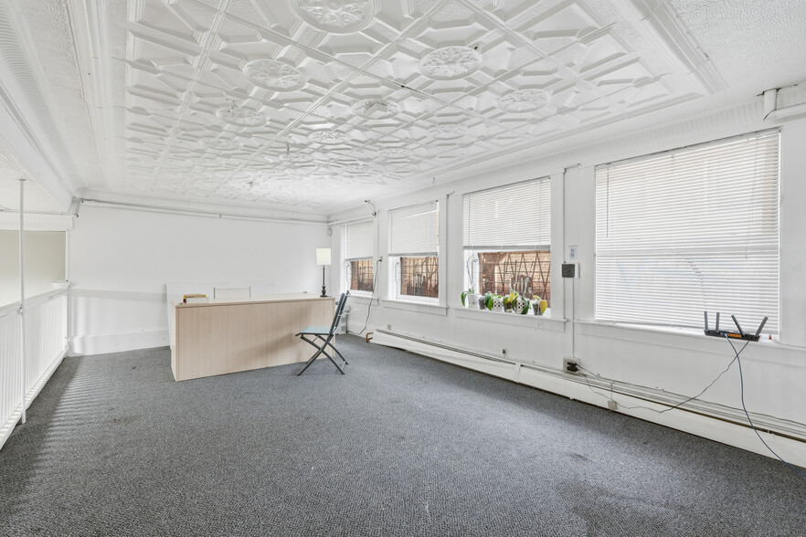 More Photos Of 284 High St, Holyoke Storefront Retail Residential For Sale