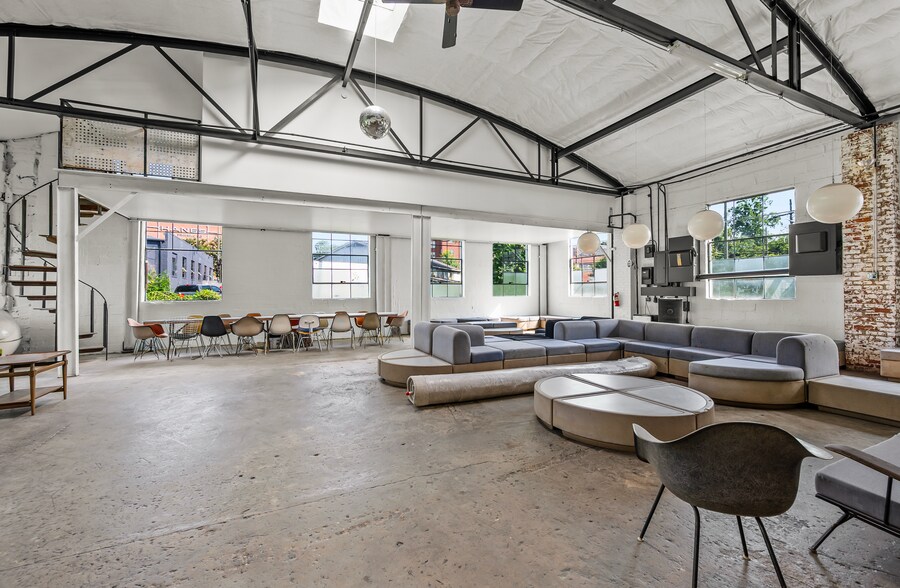 More Photos Of 1004 Rundell St, Winston-Salem Flex For Lease