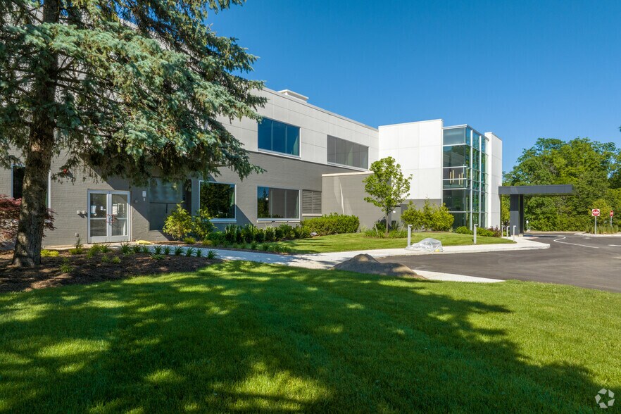 More Photos Of 645 W Grand River Ave, Howell Medical For Lease