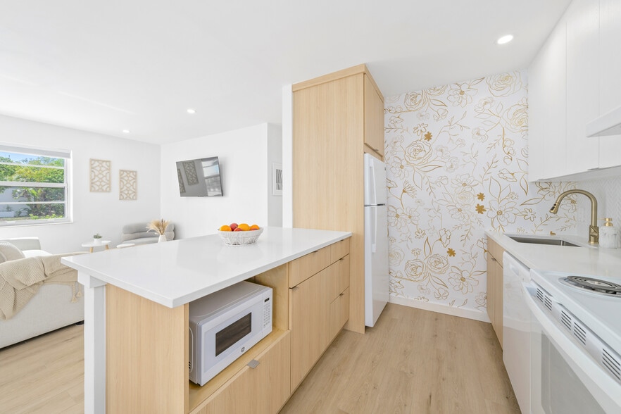 More Photos Of 525 N Federal Hwy, Lake Worth Beach Multifamily For Sale