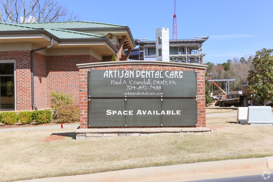 More Photos Of 19735 Kunkleman Dr, Cornelius Medical For Lease