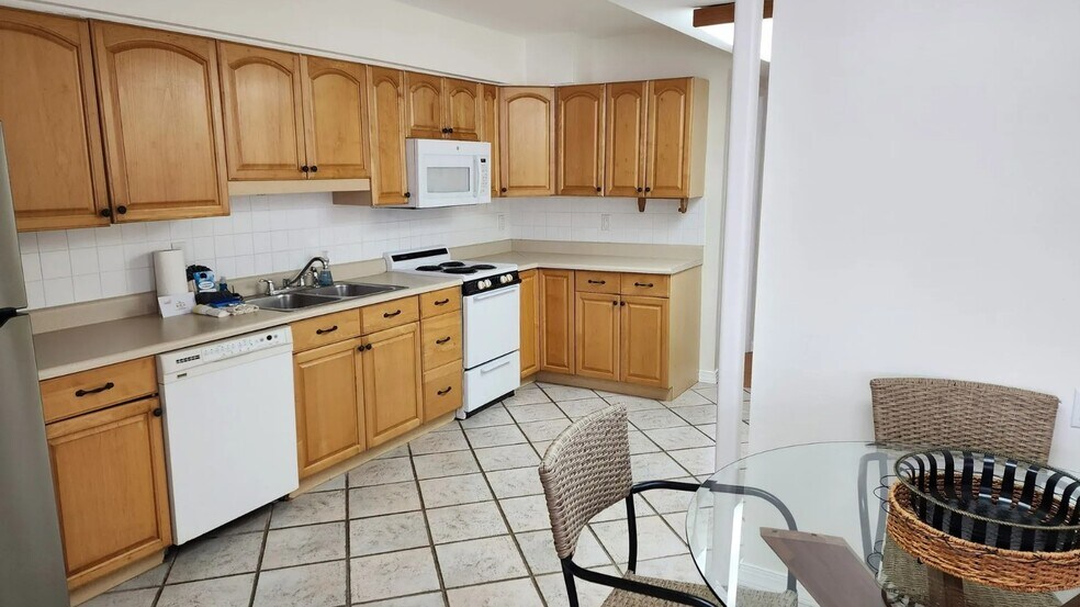 More Photos Of 621 Bay Esplanade, Clearwater Hotel For Sale