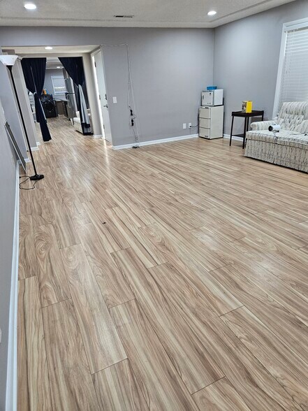 More Photos Of 2010 SE 182nd Ave, Portland Office For Lease