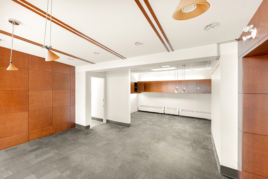 More Photos Of 1605 Rue Girouard O, Saint-hyacinthe Freestanding For Lease