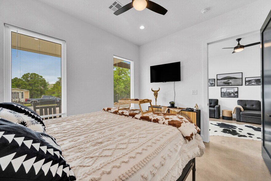 More Photos Of 115 Sheridan North St, Medicine Park Multifamily For Sale