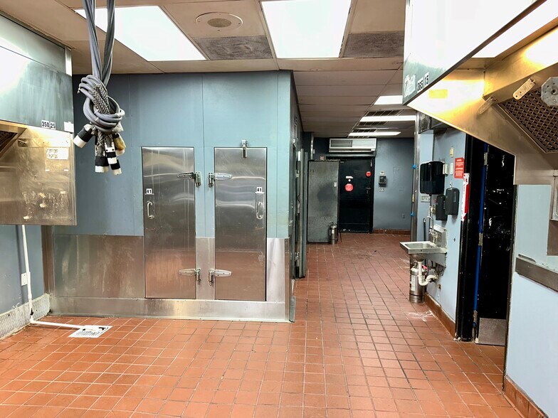 More Photos Of 3501 San Dario Ave, Laredo Fast Food For Lease