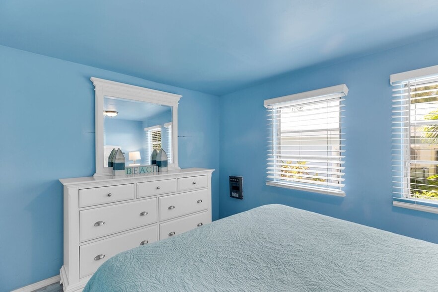 More Photos Of 243 61st St, Marathon Hotel For Sale