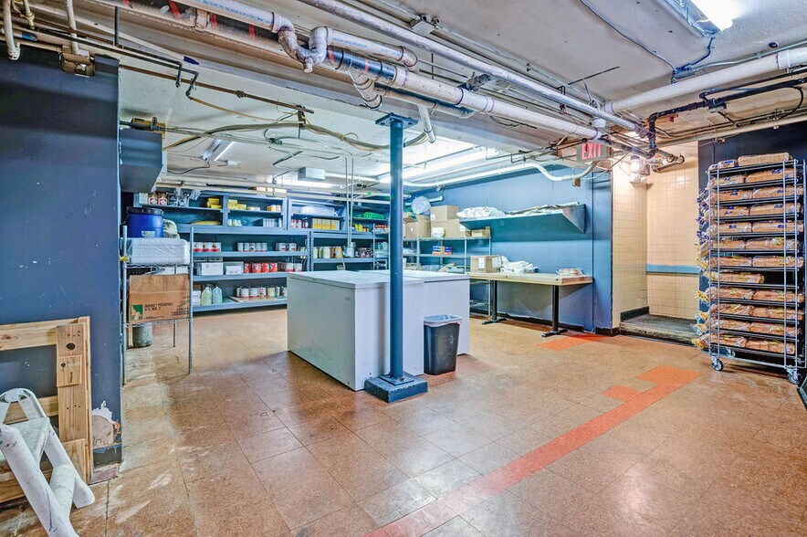 More Photos Of 1565 Marion-Waldo Rd, Marion General Retail For Sale